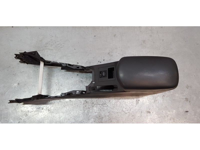 Recambio de apoyabrazos central para toyota rav 4 (a3) sol referencia OEM IAM 5890142050B2   Recambio de apoyabrazos central para toyota rav 4 (a3) sol referencia OEM IAM 5890142050B2