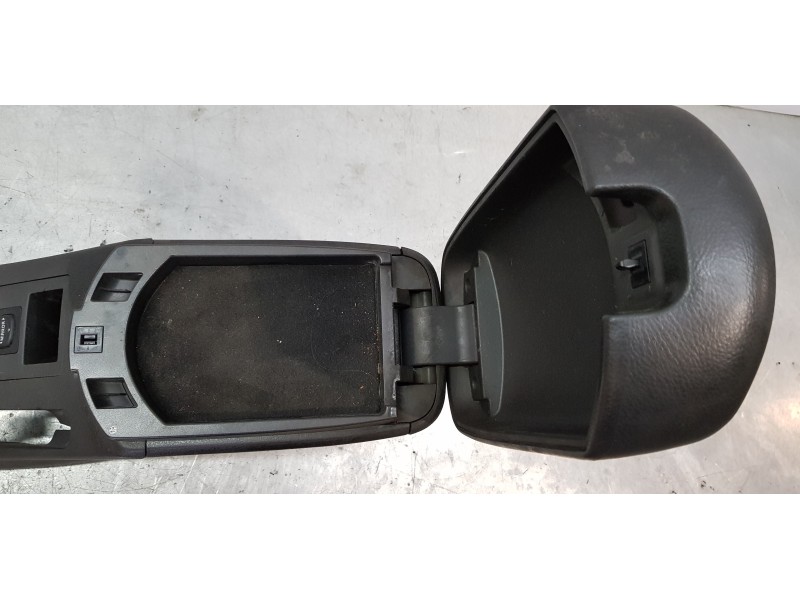 Recambio de apoyabrazos central para toyota rav 4 (a3) sol referencia OEM IAM 5890142050B2   Recambio de apoyabrazos central para toyota rav 4 (a3) sol referencia OEM IAM 5890142050B2