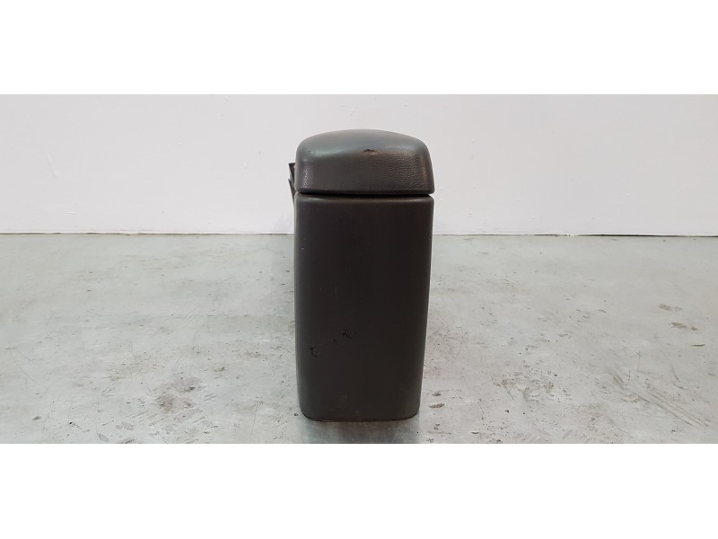 Recambio de apoyabrazos central para toyota rav 4 (a3) sol referencia OEM IAM 5890142050B2   Recambio de apoyabrazos central para toyota rav 4 (a3) sol referencia OEM IAM 5890142050B2