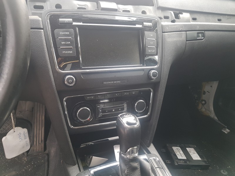 skoda superb combi (3t5) del año 2014