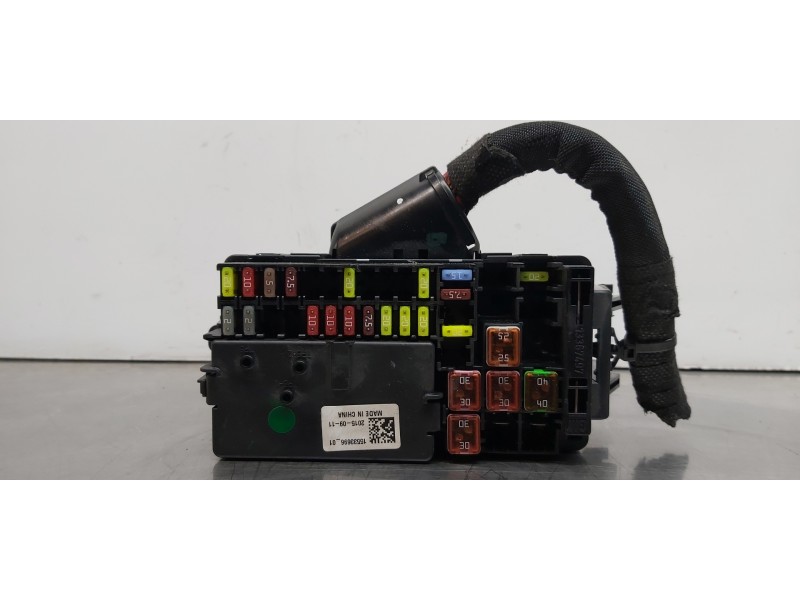 Recambio de caja reles / fusibles para opel astra k lim. 5türig business referencia OEM IAM 15533696  