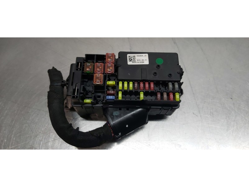 Recambio de caja reles / fusibles para opel astra k lim. 5türig business referencia OEM IAM 15533696  