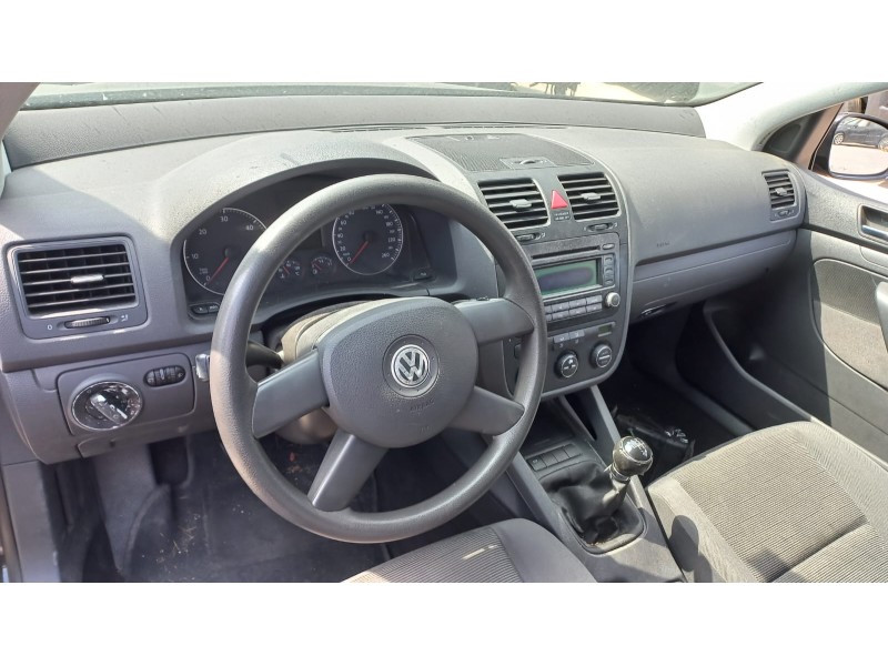 volkswagen golf v berlina (1k1) del año 2005
