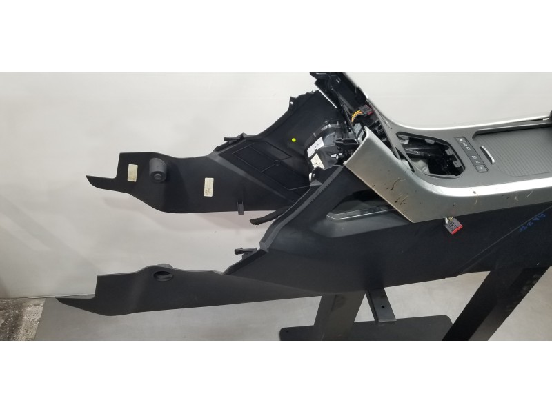 Recambio de apoyabrazos central para land rover evoque dynamic referencia OEM IAM LR054854 LR033473 BJ32045C74AB8PVJ