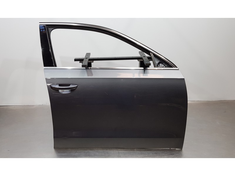 Recambio de puerta delantera derecha para volkswagen passat lim. (362) referencia OEM IAM 561831056A  