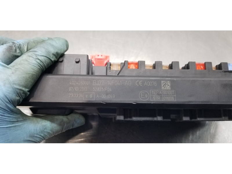 Recambio de caja reles / fusibles para land rover evoque dynamic referencia OEM IAM LR055939 BJ3214F041AG 