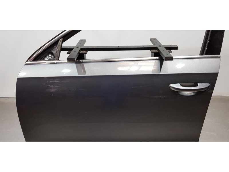 Recambio de puerta delantera izquierda para volkswagen passat lim. (362) referencia OEM IAM 561831055A  