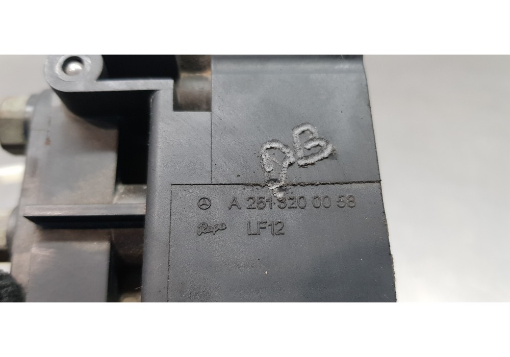 Recambio de valvula aire adicional para mercedes clase r (w251) 320 cdi (251.022) referencia OEM IAM A2513200058  