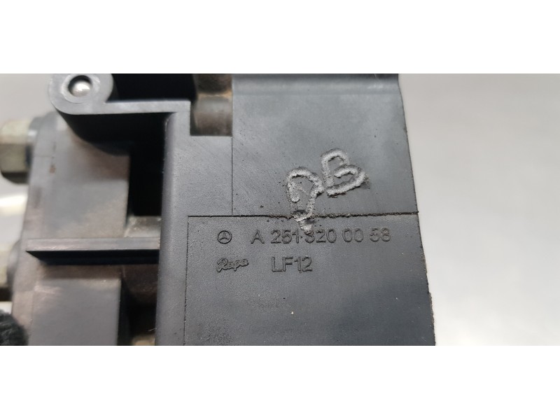 Recambio de valvula aire adicional para mercedes clase r (w251) 320 cdi (251.022) referencia OEM IAM A2513200058  