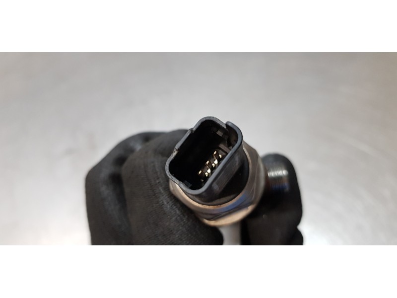 Recambio de rampa inyectora para ford transit courier combi trend referencia OEM IAM 9685297580  