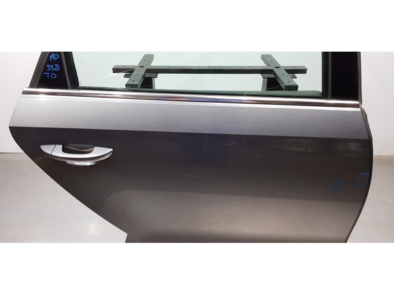 Recambio de puerta trasera derecha para volkswagen passat lim. (362) referencia OEM IAM 561833056C  