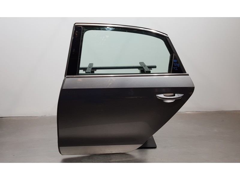 Recambio de puerta trasera izquierda para volkswagen passat lim. (362) referencia OEM IAM 561833055C   Recambio de puerta trasera izquierda para volkswagen passat lim. (362) referencia OEM IAM 561833055C