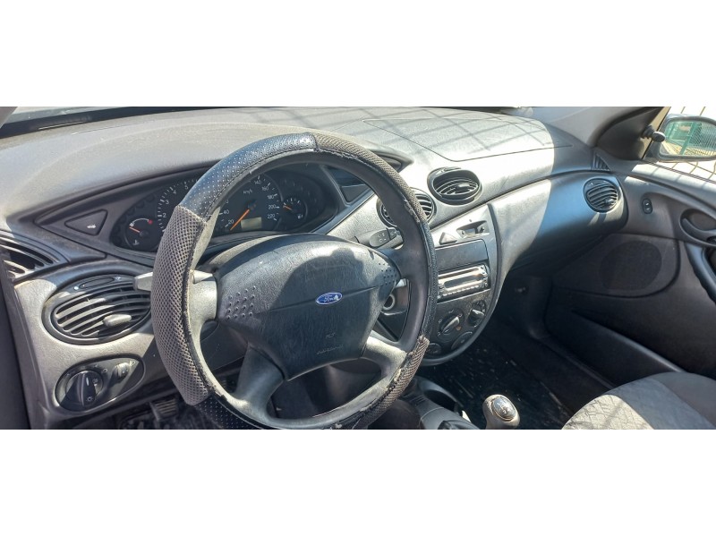 ford focus berlina (cak) del año 2001