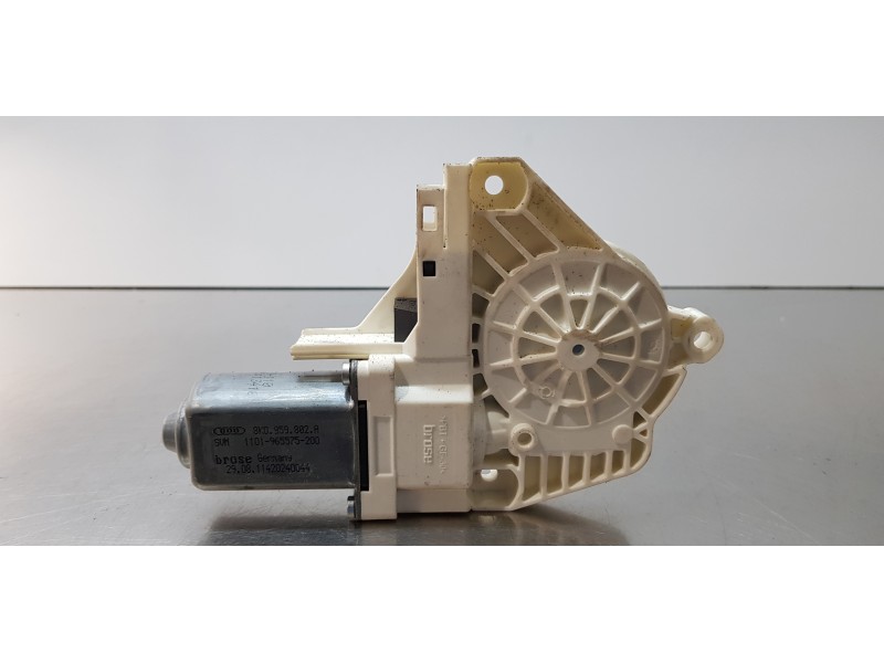 Recambio de motor elevalunas delantero derecho para skoda superb combi (3t5) elegance referencia OEM IAM 8K0959802A   Recambio de motor elevalunas delantero derecho para skoda superb combi (3t5) elegance referencia OEM IAM 8K0959802A