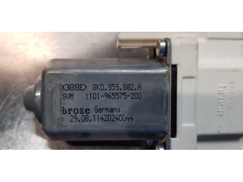 Recambio de motor elevalunas delantero derecho para skoda superb combi (3t5) elegance referencia OEM IAM 8K0959802A   Recambio de motor elevalunas delantero derecho para skoda superb combi (3t5) elegance referencia OEM IAM 8K0959802A