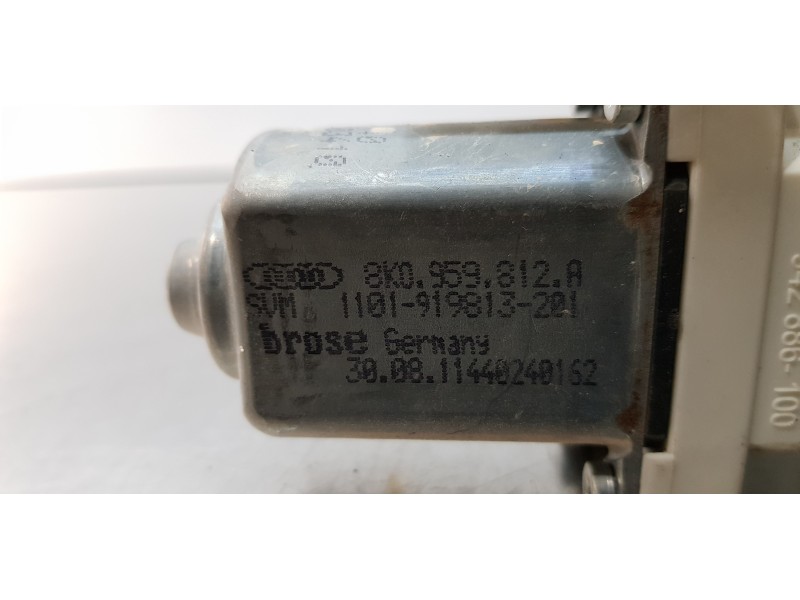 Recambio de motor elevalunas trasero derecho para skoda superb combi (3t5) elegance referencia OEM IAM 8K0959812A   Recambio de motor elevalunas trasero derecho para skoda superb combi (3t5) elegance referencia OEM IAM 8K0959812A