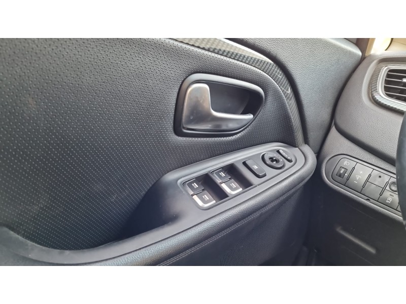 kia carens ( ) del año 2018