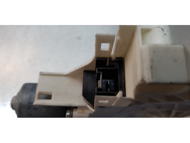 Recambio de motor elevalunas trasero derecho para skoda superb combi (3t5) elegance referencia OEM IAM 8K0959812A   Recambio de motor elevalunas trasero derecho para skoda superb combi (3t5) elegance referencia OEM IAM 8K0959812A