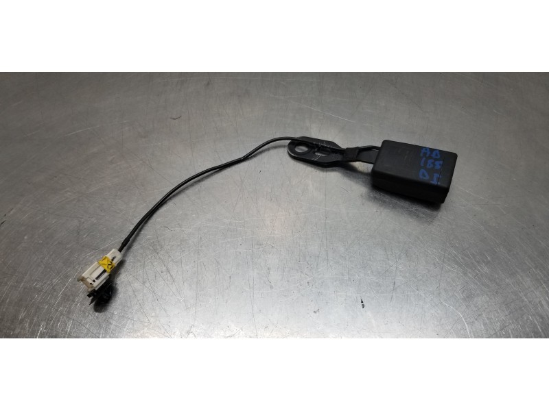Recambio de enganche del cinturon delantero izq para peugeot partner kasten confort l1 referencia OEM IAM 8975V6   Recambio de enganche del cinturon delantero izq para peugeot partner kasten confort l1 referencia OEM IAM 8975V6
