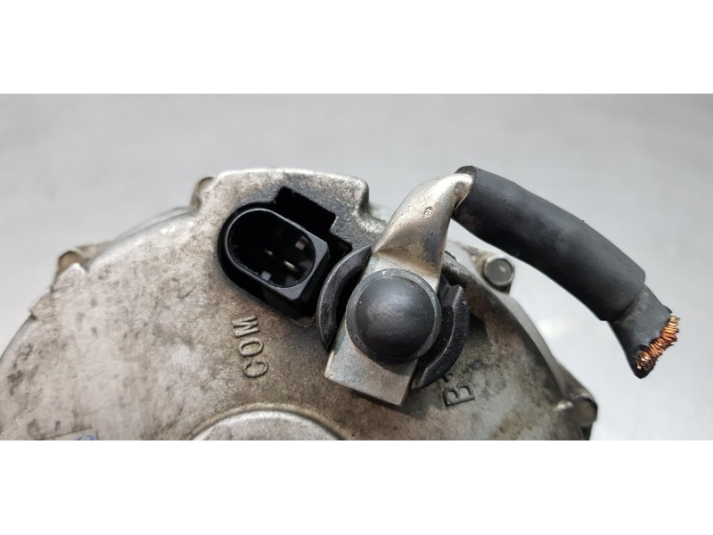 Recambio de alternador para audi a8 (4e2) 3.7 quattro referencia OEM IAM 077903015Q  