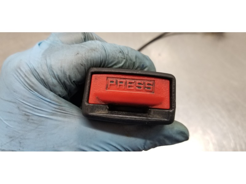 Recambio de enganche del cinturon delantero izq para peugeot partner kasten confort l1 referencia OEM IAM 8975V6   Recambio de enganche del cinturon delantero izq para peugeot partner kasten confort l1 referencia OEM IAM 8975V6