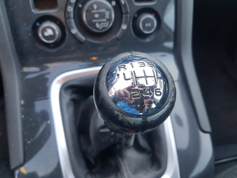 peugeot 5008 del año 2014