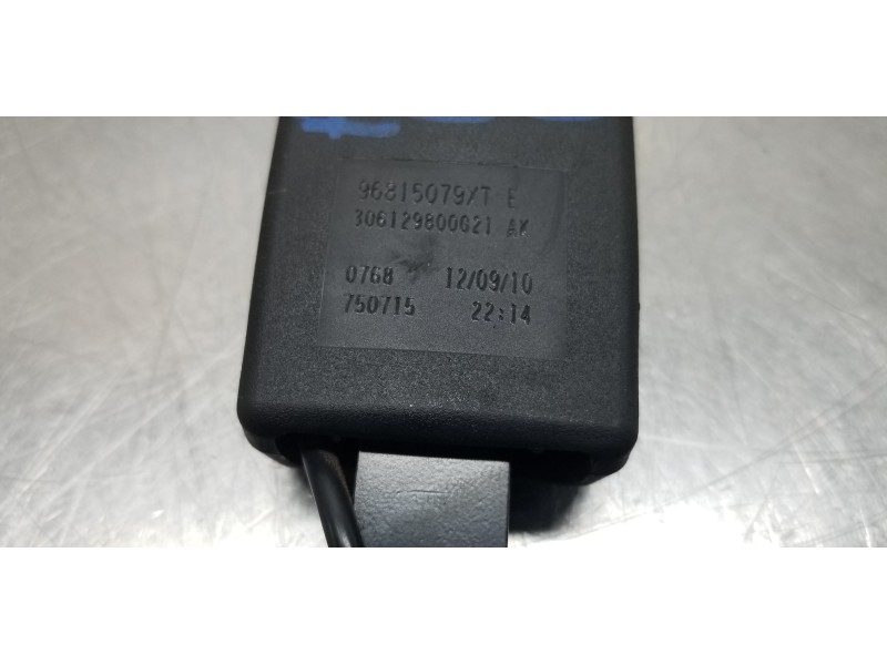 Recambio de enganche del cinturon delantero izq para peugeot partner kasten confort l1 referencia OEM IAM 8975V6   Recambio de enganche del cinturon delantero izq para peugeot partner kasten confort l1 referencia OEM IAM 8975V6