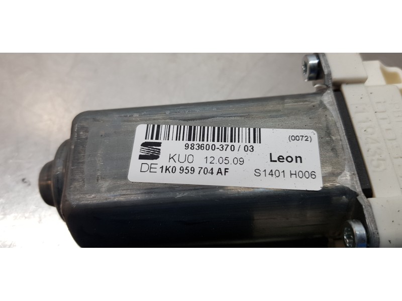 Recambio de motor elevalunas trasero derecho para seat leon (1p1) reference referencia OEM IAM 1K0959704AF   Recambio de motor elevalunas trasero derecho para seat leon (1p1) reference referencia OEM IAM 1K0959704AF