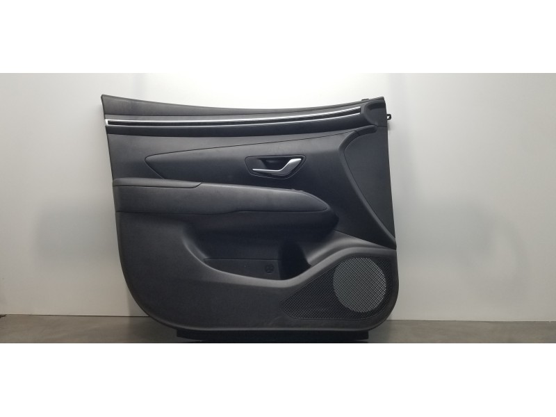 Recambio de guarnecido tapizado puerta delantera izquierda para hyundai tucson tecno sky referencia OEM IAM 82305N7011NNB  