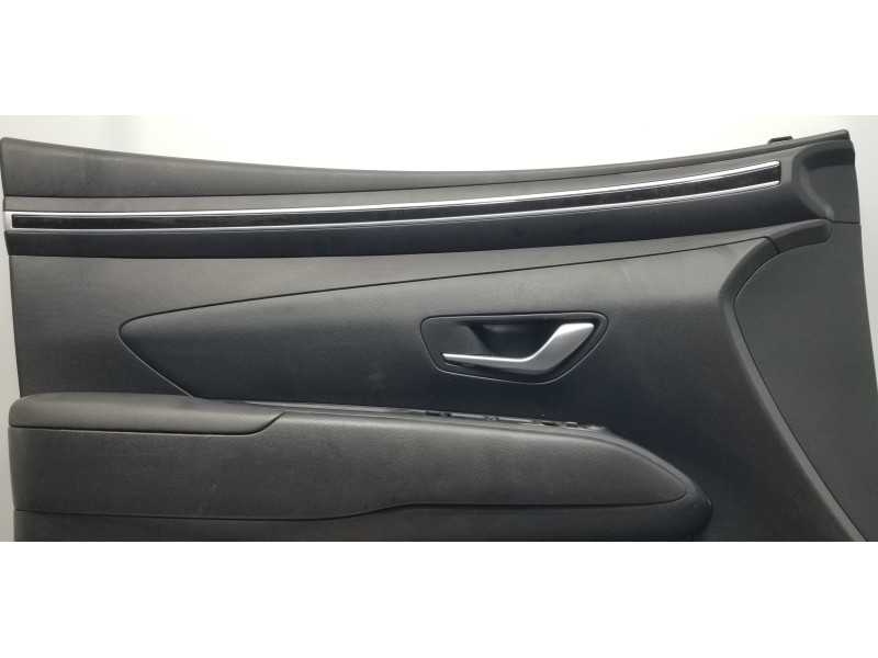 Recambio de guarnecido tapizado puerta delantera izquierda para hyundai tucson tecno sky referencia OEM IAM 82305N7011NNB  
