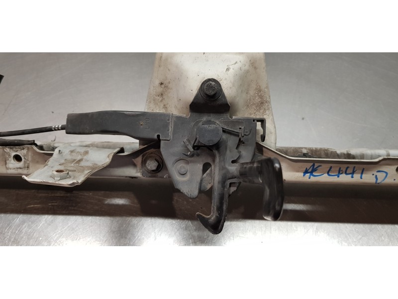 Recambio de travesaño superior para ssangyong korando limited 4x2 referencia OEM IAM 5713034150   Recambio de travesaño superior para ssangyong korando limited 4x2 referencia OEM IAM 5713034150