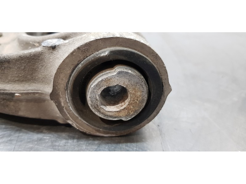 Recambio de brazo suspension superior trasero derecho para maserati quattroporte básico referencia OEM IAM   