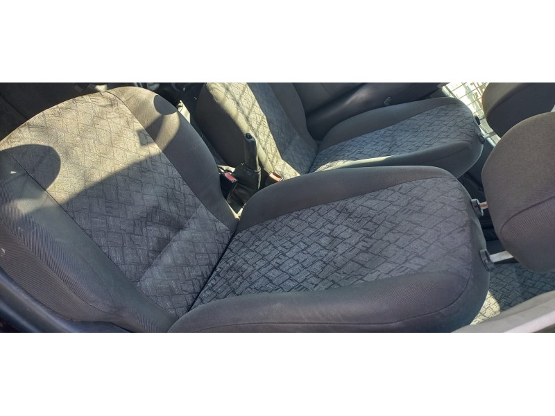 ford focus berlina (cak) del año 2001