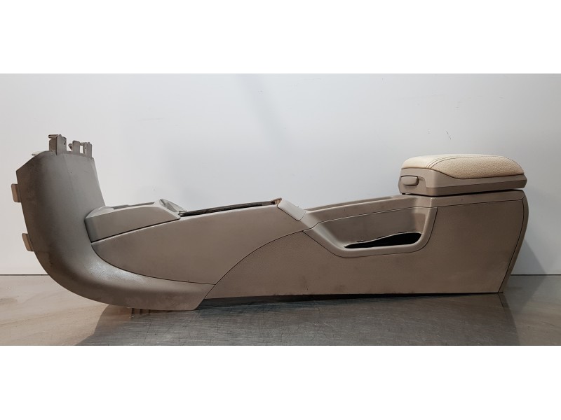 Recambio de apoyabrazos central para volvo c30 d5 momentum referencia OEM IAM 39850270   Recambio de apoyabrazos central para volvo c30 d5 momentum referencia OEM IAM 39850270