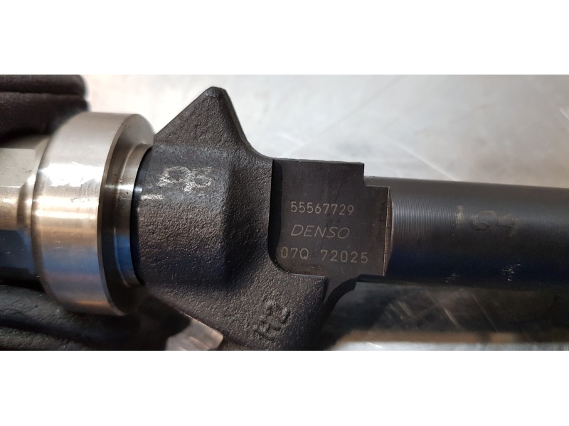 Recambio de inyector para chevrolet trax lt referencia OEM IAM 55567729  