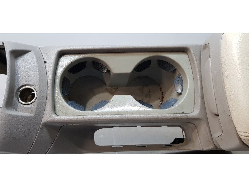 Recambio de apoyabrazos central para volvo c30 d5 momentum referencia OEM IAM 39850270   Recambio de apoyabrazos central para volvo c30 d5 momentum referencia OEM IAM 39850270