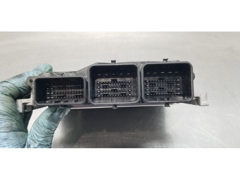 Recambio de centralita motor uce para peugeot partner kasten confort l1 referencia OEM IAM 9677006780 0281017863 