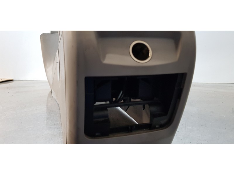 Recambio de apoyabrazos central para volvo c30 d5 momentum referencia OEM IAM 39850270   Recambio de apoyabrazos central para volvo c30 d5 momentum referencia OEM IAM 39850270