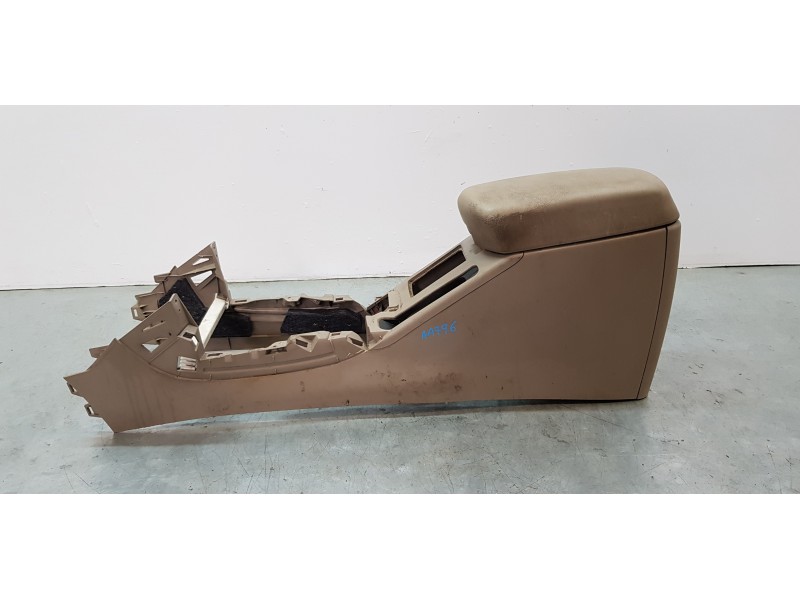 Recambio de apoyabrazos central para toyota rav 4 (a3) premium referencia OEM IAM 5890142050E1  