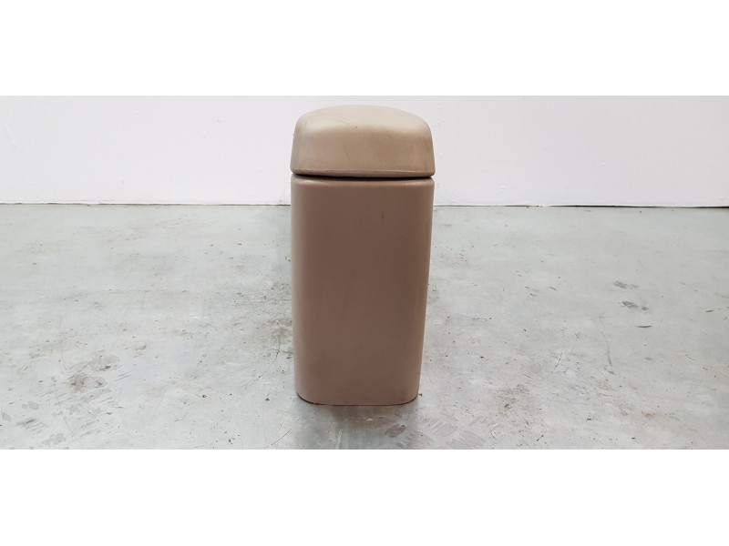 Recambio de apoyabrazos central para toyota rav 4 (a3) premium referencia OEM IAM 5890142050E1  