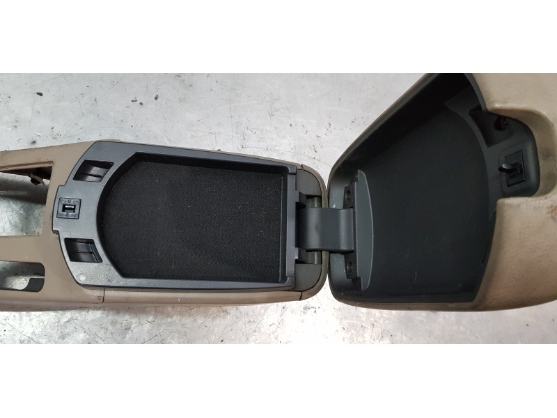 Recambio de apoyabrazos central para toyota rav 4 (a3) premium referencia OEM IAM 5890142050E1  