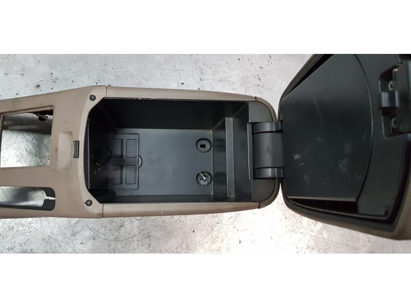 Recambio de apoyabrazos central para toyota rav 4 (a3) premium referencia OEM IAM 5890142050E1  