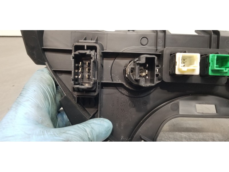 Recambio de mando multifuncion para peugeot partner kasten confort l1 referencia OEM IAM 6490HQ 6490E2 9680931977 Recambio de mando multifuncion para peugeot partner kasten confort l1 referencia OEM IAM 6490HQ 6490E2 9680931977