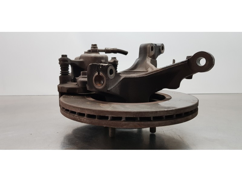 Recambio de mangueta delantera derecha para ford fiesta (ccn) ambiente referencia OEM IAM 1822686 AY1C3K170B1A 