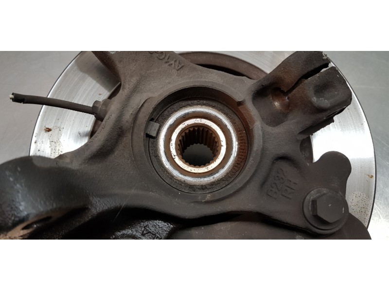 Recambio de mangueta delantera derecha para ford fiesta (ccn) ambiente referencia OEM IAM 1822686 AY1C3K170B1A 