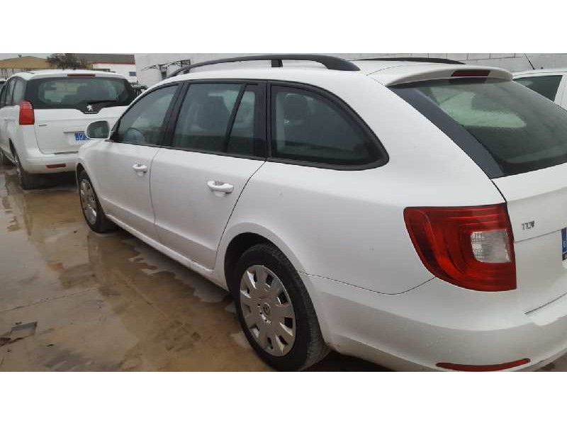 skoda superb combi (3t5) del año 2011 skoda superb combi (3t5) del año 2011