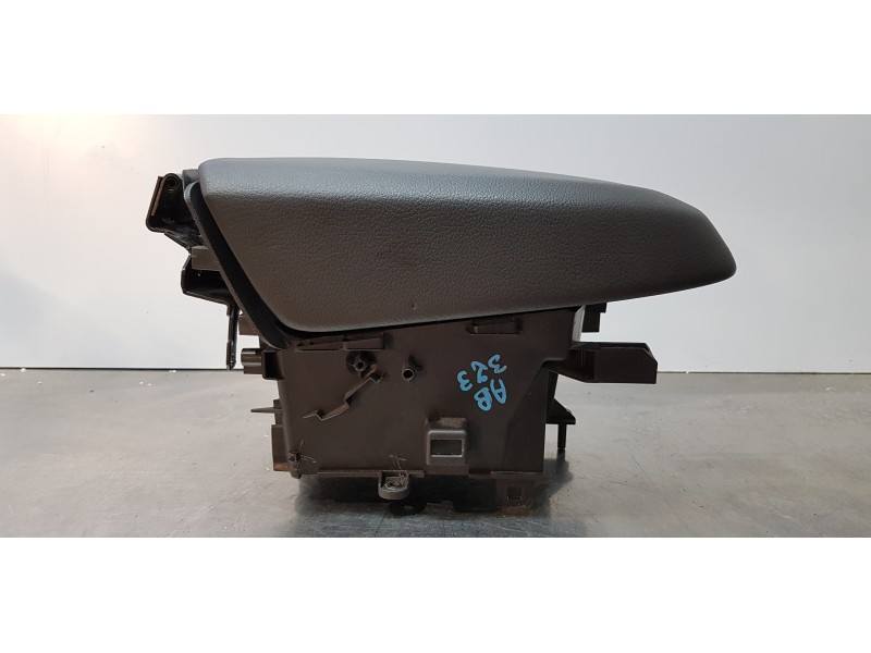 Recambio de apoyabrazos central para ford kuga (cbs) trend referencia OEM IAM GV41S045C74  