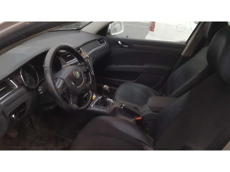 skoda superb combi (3t5) del año 2011 skoda superb combi (3t5) del año 2011