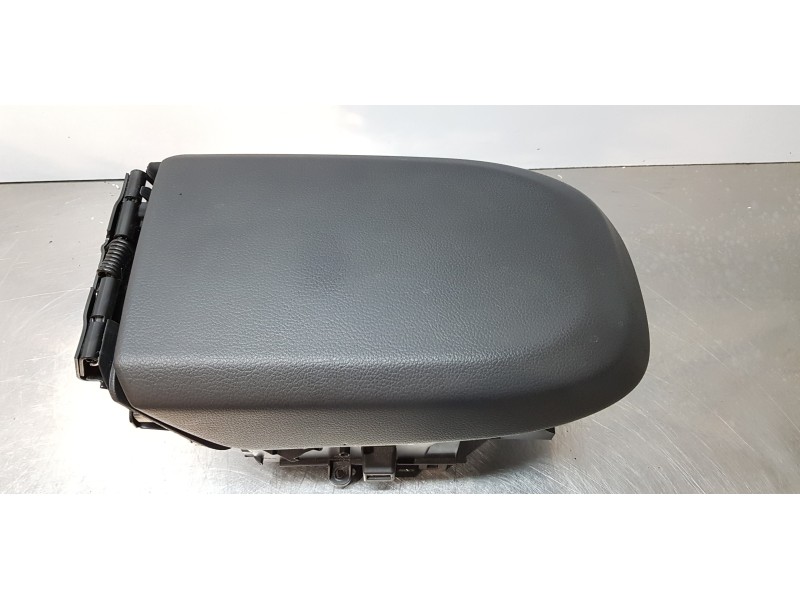 Recambio de apoyabrazos central para ford kuga (cbs) trend referencia OEM IAM GV41S045C74  