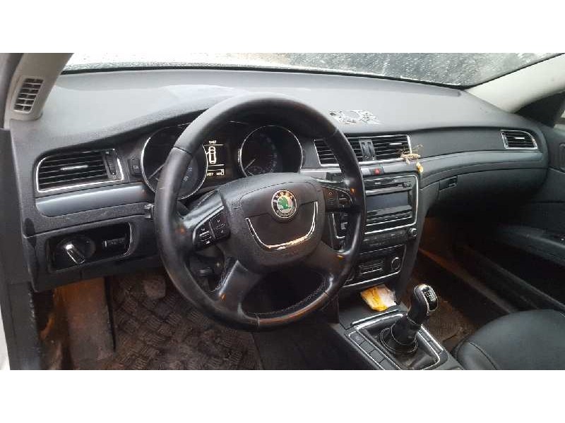 skoda superb combi (3t5) del año 2011 skoda superb combi (3t5) del año 2011